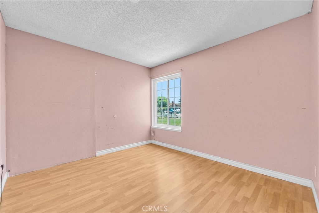 https://media.crmls.org/medias/5b91f155-f908-401a-b622-4d33b511eef8.jpg?preset=X-Large