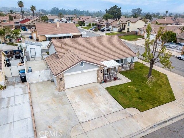 7483 Catalpa Avenue, Highland CA: https://media.crmls.org/medias/5b9236ea-f404-4b97-833b-2f542b7bbeba.jpg