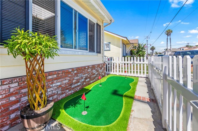 715 Olive Avenue, Huntington Beach CA: https://media.crmls.org/medias/5b92e539-bd41-4b76-bb61-e7bc8f53bc67.jpg