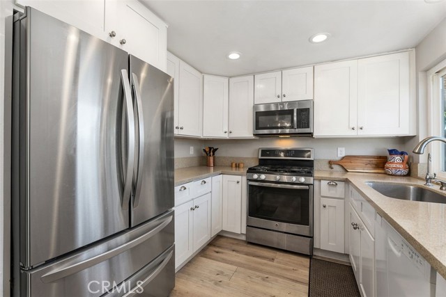 Detail Gallery Image 9 of 40 For 20001 Village Green Dr, Lakewood,  CA 90715 - 4 Beds | 2/1 Baths