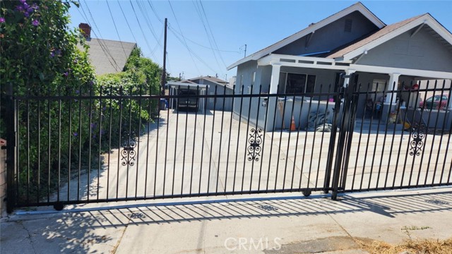 929 N Rowan Avenue, Los Angeles CA: https://media.crmls.org/medias/5b930a2f-3c67-4a94-a162-9e81c1d1d5fb.jpg