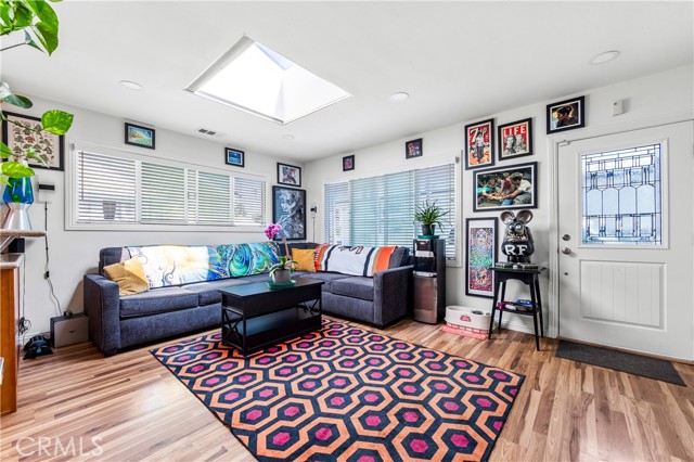 715 Olive Avenue, Huntington Beach CA: https://media.crmls.org/medias/5b93d07b-2140-4ec8-ae17-59fd779d7caf.jpg
