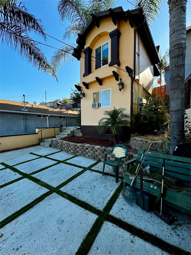 731 Gage Avenue, Los Angeles, California 90063, 4 Bedrooms Bedrooms, ,3 BathroomsBathrooms,Duplex,For Sale,Gage,DW24157634