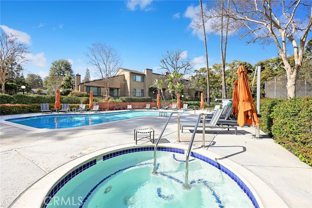 242 N Orange Grove Boulevard, Pasadena CA: https://media.crmls.org/medias/5b94e4a9-cbc2-4fa7-ba0d-3767d3517c50.jpg