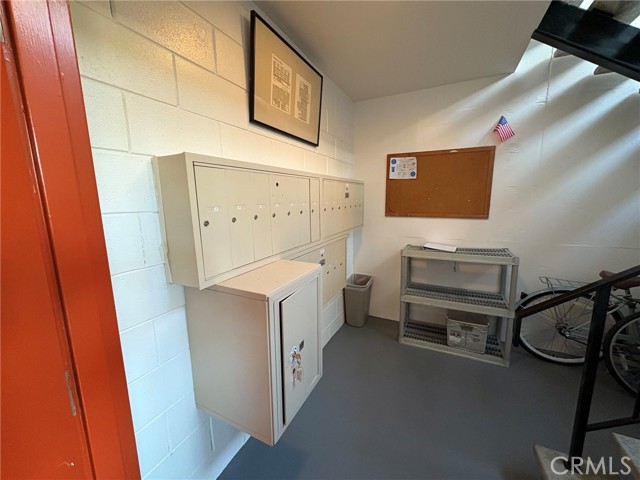 Detail Gallery Image 5 of 21 For 735 El Camino Real #102,  Burlingame,  CA 94010 - 2 Beds | 1 Baths