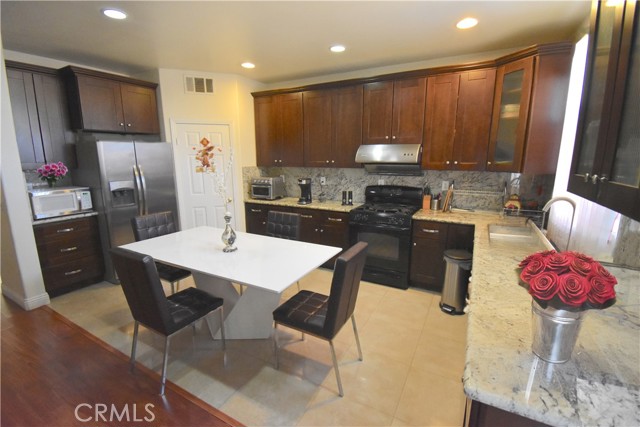 13647 Mesa Linda Avenue, Victorville CA: https://media.crmls.org/medias/5b965eb4-35e0-4563-b72c-9b57e035fb3d.jpg