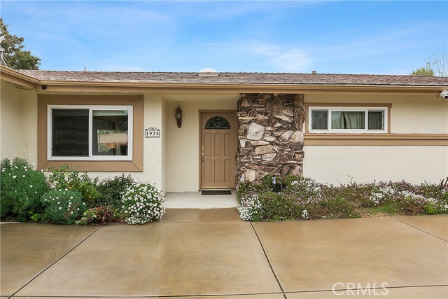1975 Meadow View Court photo 3