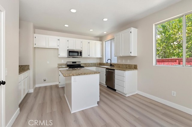 Detail Gallery Image 17 of 43 For 30648 Adobe Ridge Ct, Menifee,  CA 92584 - 6 Beds | 2/1 Baths