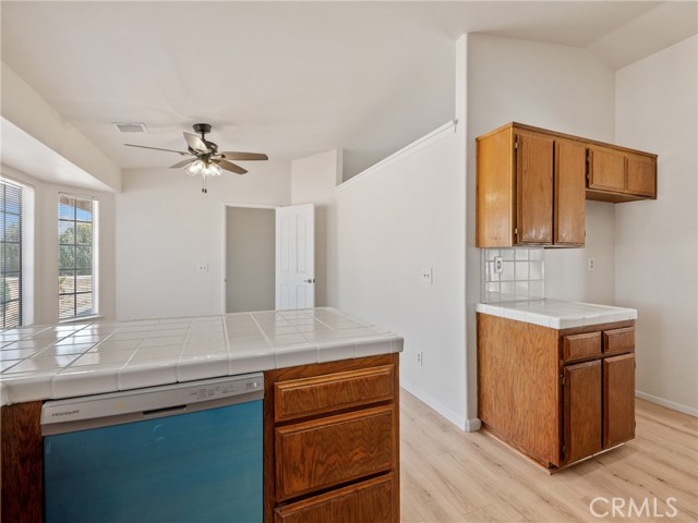 Detail Gallery Image 9 of 41 For 15464 Erie Rd, Apple Valley,  CA 92307 - 3 Beds | 2 Baths