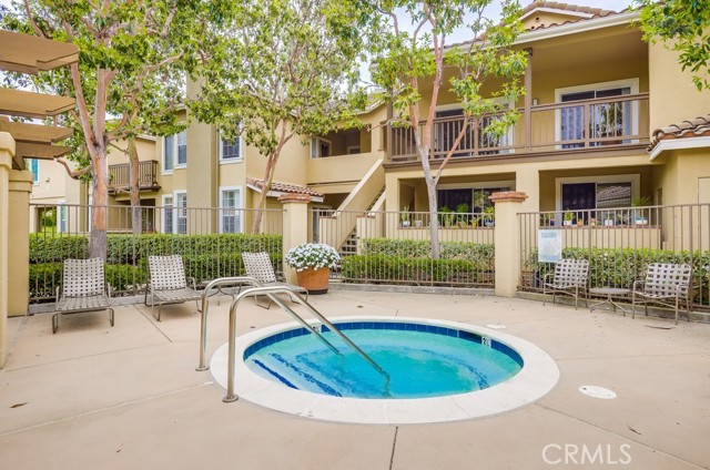 253 Gallery Way, Tustin CA: https://media.crmls.org/medias/5b989fa3-9411-49c5-a1cc-6b36394924be.jpg
