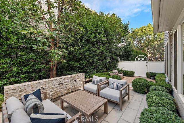 Detail Gallery Image 19 of 29 For 77 Old Course Dr, Newport Beach,  CA 92660 - 4 Beds | 3/1 Baths