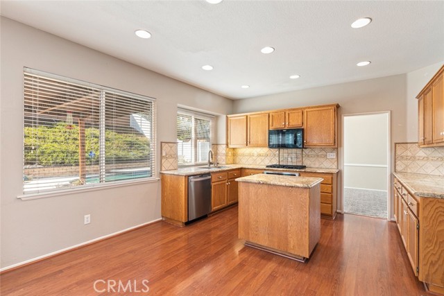 Detail Gallery Image 15 of 46 For 660 Glen Springs, Corona,  CA 92882 - 5 Beds | 3 Baths