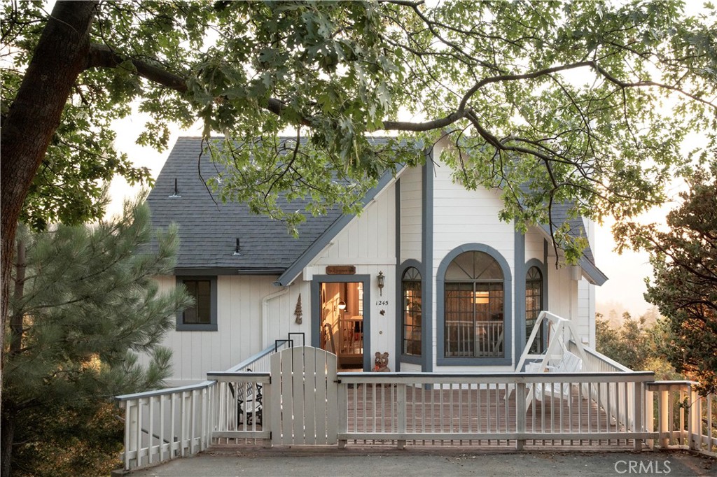 1245 Evergreen Lane
