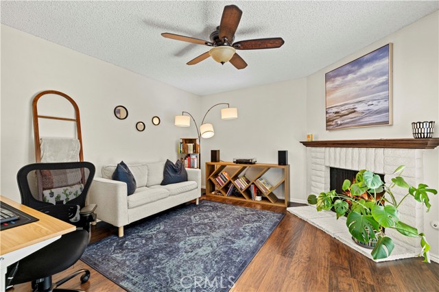 Detail Gallery Image 10 of 33 For 15614 Crestview Ln #63,  Granada Hills,  CA 91344 - 2 Beds | 3 Baths