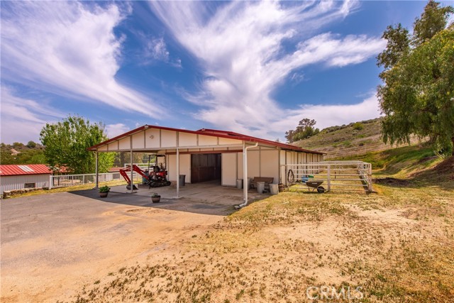 30505 Sloan Canyon Road, Castaic CA: https://media.crmls.org/medias/5b9a21e4-b2c3-4193-8e71-d34e1d78968e.jpg