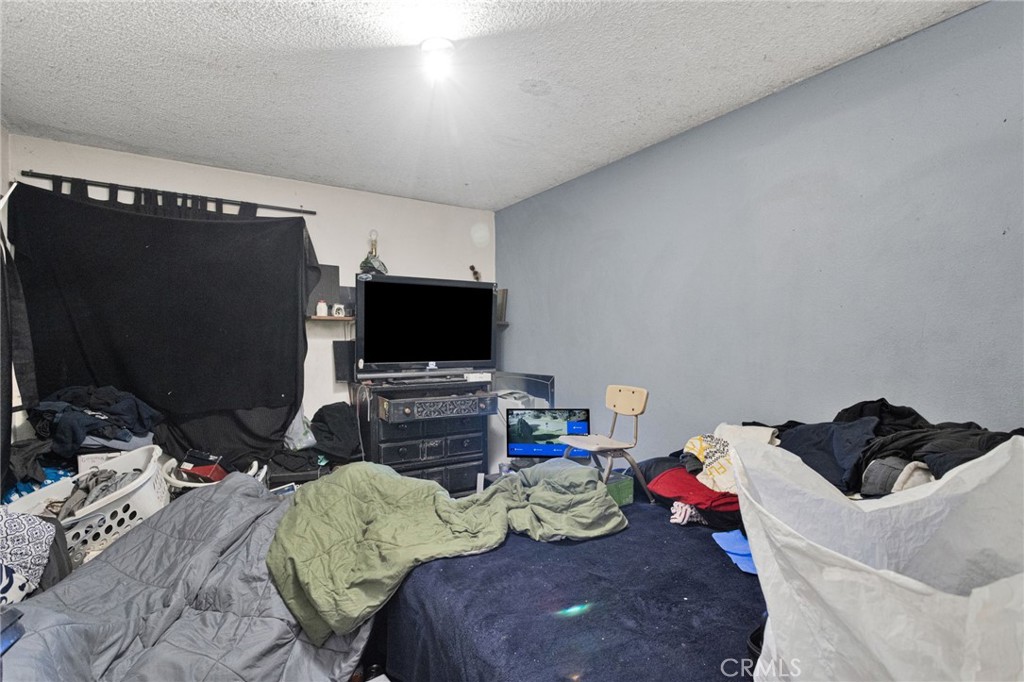 https://media.crmls.org/medias/5b9c9f8e-0a27-4317-8421-5d473fc03b39.jpg?preset=X-Large