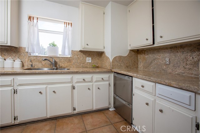 Detail Gallery Image 13 of 48 For 11032 Victor Ave, Hesperia,  CA 92345 - 3 Beds | 1 Baths
