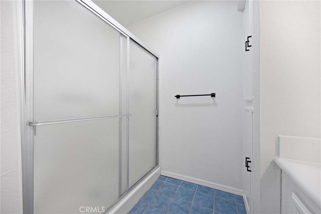 https://media.crmls.org/medias/5b9d8a87-9730-482e-a3ac-4145814e8911.jpg?preset=X-Large