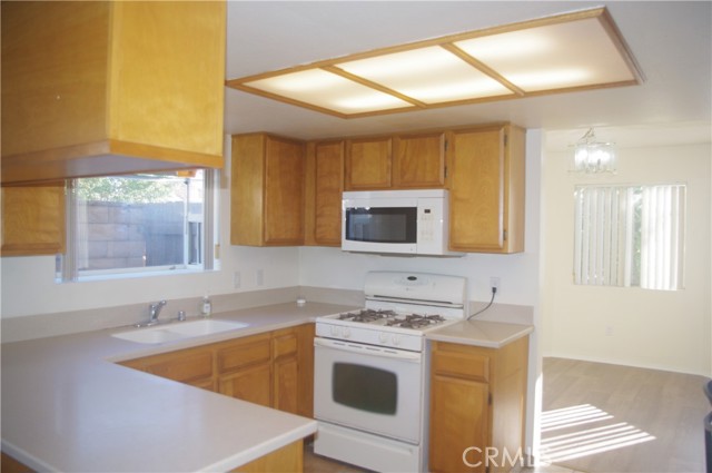 Detail Gallery Image 13 of 34 For 421 S Flower Ave a,  Brea,  CA 92821 - 3 Beds | 2/1 Baths