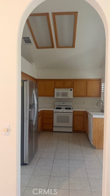 Detail Gallery Image 7 of 28 For 11220 Country Club Dr, Apple Valley,  CA 92308 - 2 Beds | 2 Baths