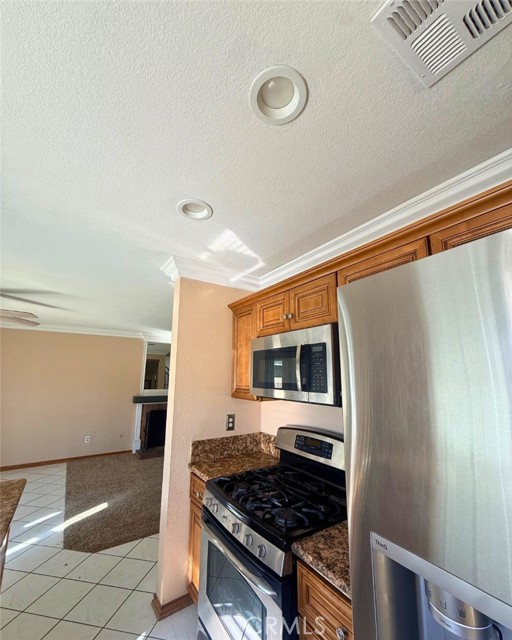 Detail Gallery Image 8 of 24 For 14725 Westward, Fontana,  CA 92337 - 3 Beds | 2/1 Baths