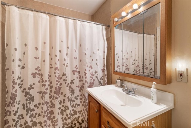 Detail Gallery Image 25 of 46 For 913 S Laurel St, Santa Ana,  CA 92704 - 4 Beds | 2 Baths