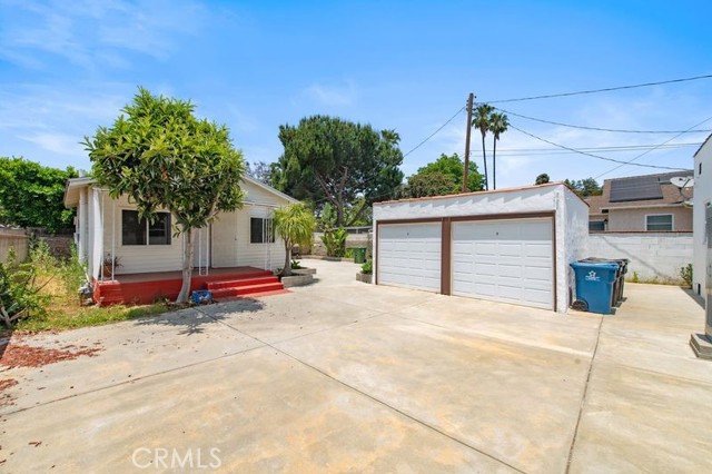 329 N Bushnell Avenue, Alhambra CA: https://media.crmls.org/medias/5b9e96a1-7e0a-47a1-952b-a596f5472b95.jpg
