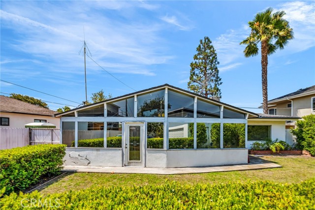 5723 West 74th Street, Los Angeles CA: https://media.crmls.org/medias/5b9eba70-d674-4548-a030-a297fb3e3719.jpg
