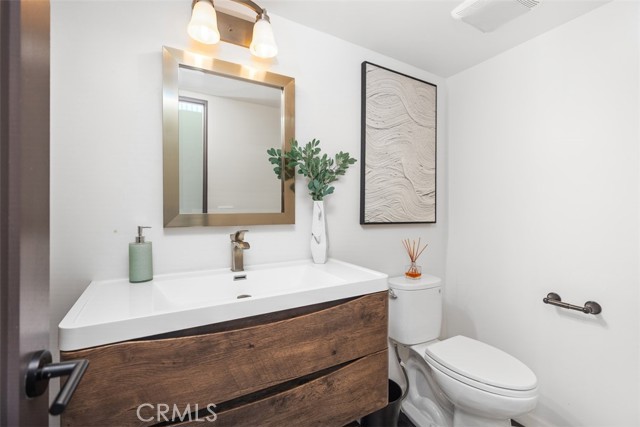 Detail Gallery Image 12 of 27 For 2870 Zell Dr, Laguna Beach,  CA 92651 - 3 Beds | 2/1 Baths