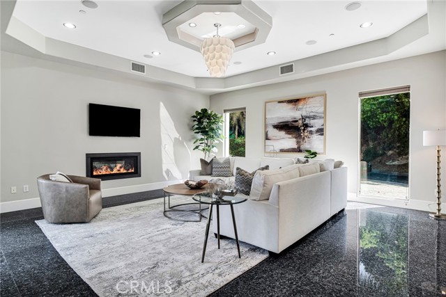 Detail Gallery Image 9 of 57 For 14721 Round Valley Dr, Sherman Oaks,  CA 91403 - 5 Beds | 4/2 Baths