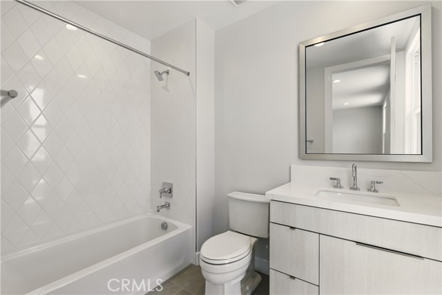 208 Stage, Irvine CA: https://media.crmls.org/medias/5b9f02ac-ab8a-40b6-8821-9188409a4537.jpg