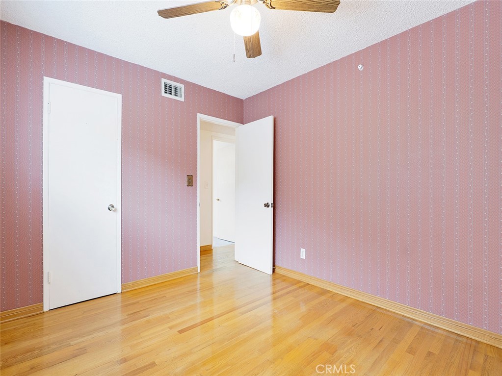 https://media.crmls.org/medias/5b9f157f-e47c-4a75-b65a-c95f25938f75.jpg?preset=X-Large