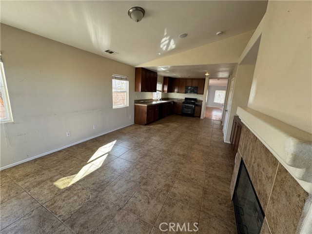 Detail Gallery Image 12 of 52 For 10998 Windcrest St, Adelanto,  CA 92301 - 4 Beds | 2 Baths