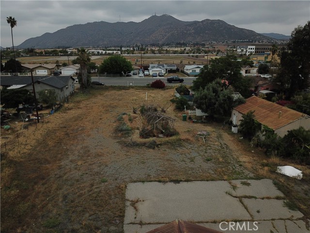 21737 Eucalyptus Avenue, Moreno Valley CA: https://media.crmls.org/medias/5b9f3b86-2532-4b00-93dc-405d977ad90e.jpg