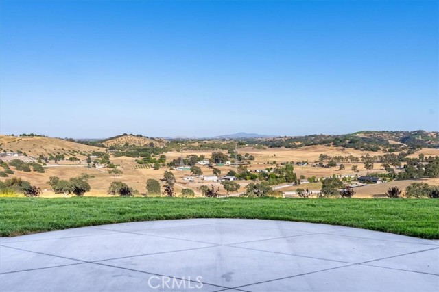 1755 Burnt Rock Way, Templeton CA: https://media.crmls.org/medias/5b9f6e75-3d0e-4bb9-8d72-d45fb6c2576c.jpg