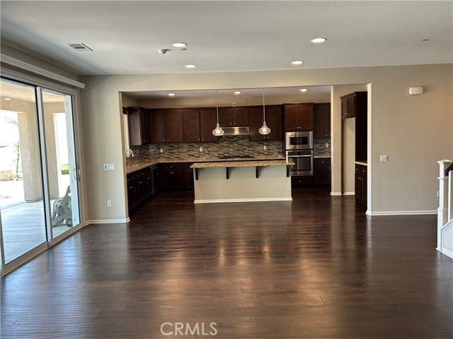 17426 Fairbreeze Court, Riverside CA: https://media.crmls.org/medias/5b9ff4c0-63a1-46d2-b353-2467b84987ac.jpg