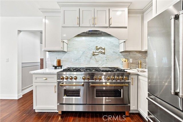 229 S Kingsley Drive, Los Angeles CA: https://media.crmls.org/medias/5ba06874-69a7-42ba-bb8c-8b8b9f21bc2e.jpg