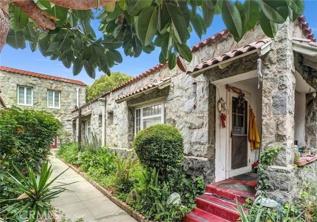 581 N Euclid Avenue, Upland CA: https://media.crmls.org/medias/5ba0feb5-ed63-4e49-a1fb-01da7687008c.jpg