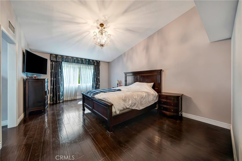 https://media.crmls.org/medias/5ba19207-3fc2-4185-9e78-44a11729d712.jpg?preset=X-Large