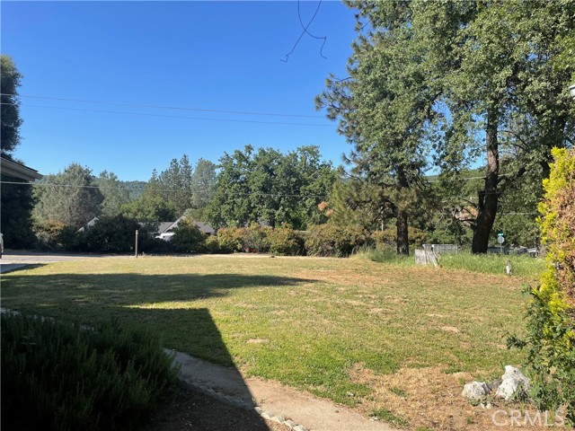 Detail Gallery Image 2 of 8 For 49779 Road 426, Oakhurst,  CA 93644 - 2 Beds | 1/1 Baths