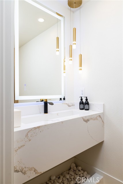 Detail Gallery Image 6 of 30 For 34 Montgomery, Newport Beach,  CA 92660 - 5 Beds | 4/1 Baths