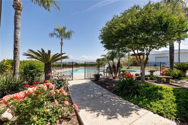 38792 Comanche Point Road, Arvin CA: https://media.crmls.org/medias/5ba26cdd-ec33-40c6-9595-f872a634f681.jpg