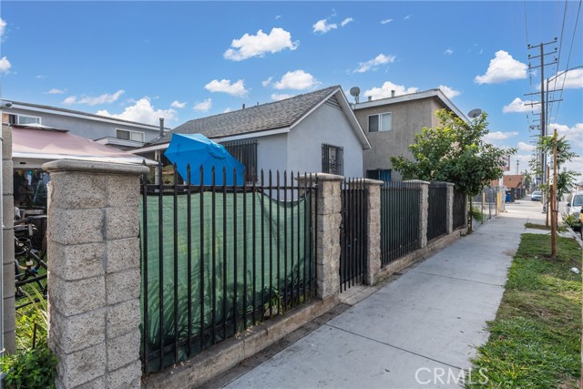 Detail Gallery Image 30 of 38 For 6118 S Main, Los Angeles,  CA 90003 - 6 Beds | 3/2 Baths