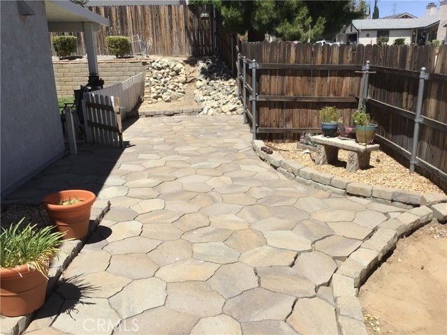 9144 Oakleaf Court, Hesperia CA: https://media.crmls.org/medias/5ba37d80-a4f1-4900-b324-68e2a1bd2b4a.jpg