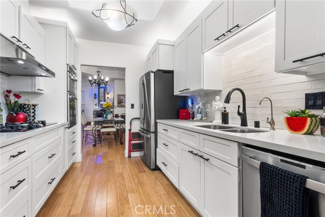 Detail Gallery Image 4 of 66 For 10626 Valley Spring #103,  Toluca Lake,  CA 91602 - 2 Beds | 2 Baths