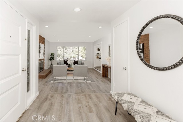 2101 El Arbolita Drive, Glendale CA: https://media.crmls.org/medias/5ba46269-982b-4690-9945-30dfddaa9ff9.jpg