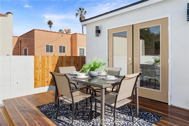 3945 S Norton Avenue, Los Angeles CA: https://media.crmls.org/medias/5ba4aedb-f136-4595-862c-55f3344b90b7.jpg