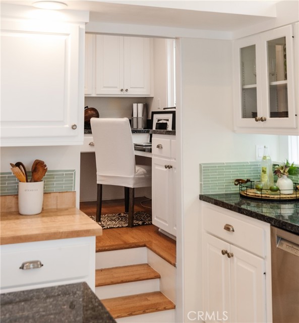 400 7th Street, Manhattan Beach, California 90266, 4 Bedrooms Bedrooms, ,1 BathroomBathrooms,Residential,Sold,7th,SB21205031
