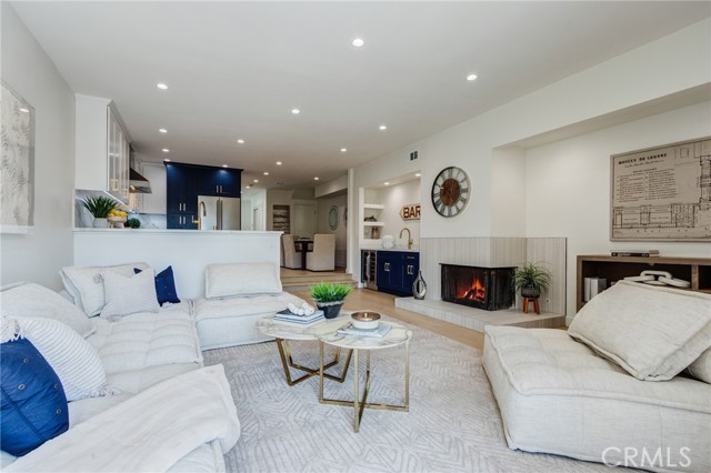 Detail Gallery Image 5 of 74 For 11919 Mayfield, Los Angeles,  CA 90049 - 3 Beds | 3 Baths