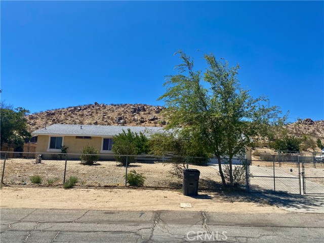 Detail Gallery Image 3 of 23 For 16840 Mackennas Gold Ave, Palmdale,  CA 93591 - 4 Beds | 2 Baths